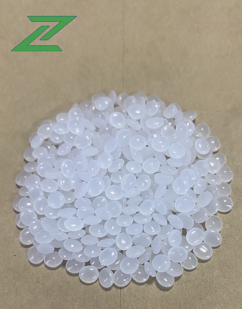 UV-resistant cross-linked polyethylene insulation sheath materials for optical/cable production